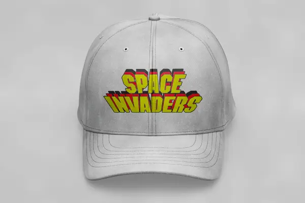 Casquette grise avec le logo des Space Invaders