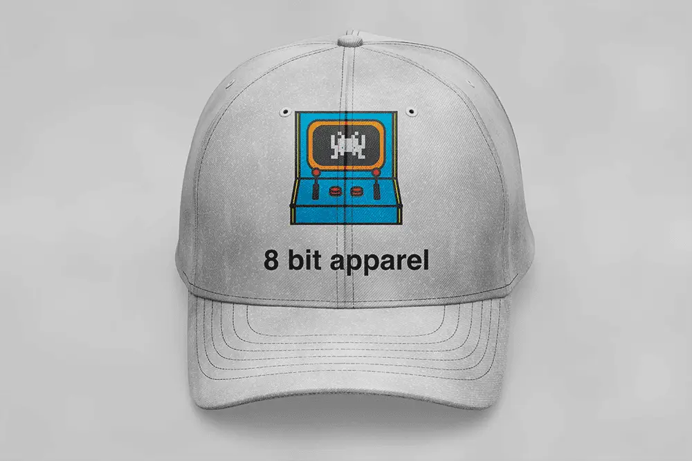 Casquette grise avec le logo de la marque 8 Bit Apparel