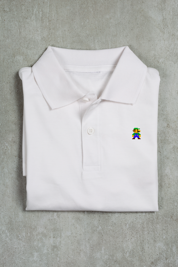 Polo blanc avec Luigi en guise de logo